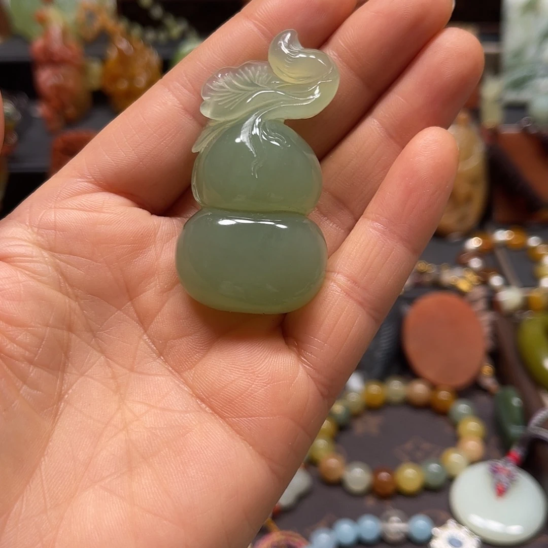 未镶嵌岫玉吊坠，