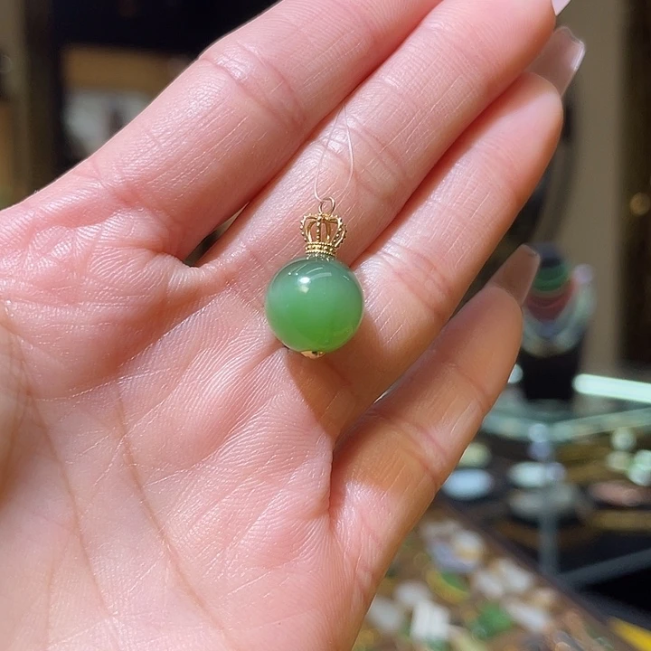 颈饰18K金镶嵌和田玉12mm