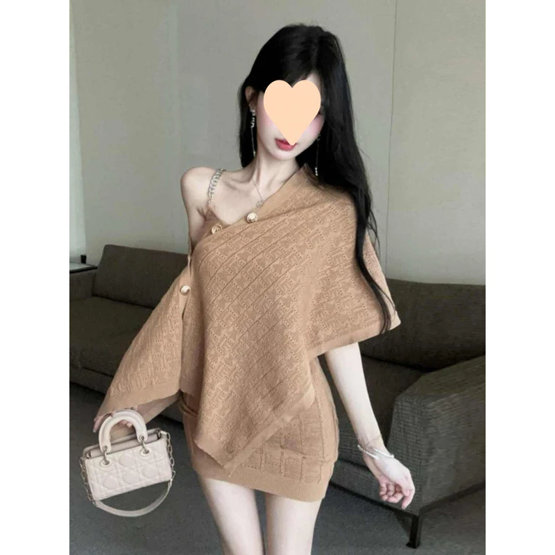 高级感名媛风斜领斗篷女秋冬气质复古内搭吊带连衣裙两件套洋气