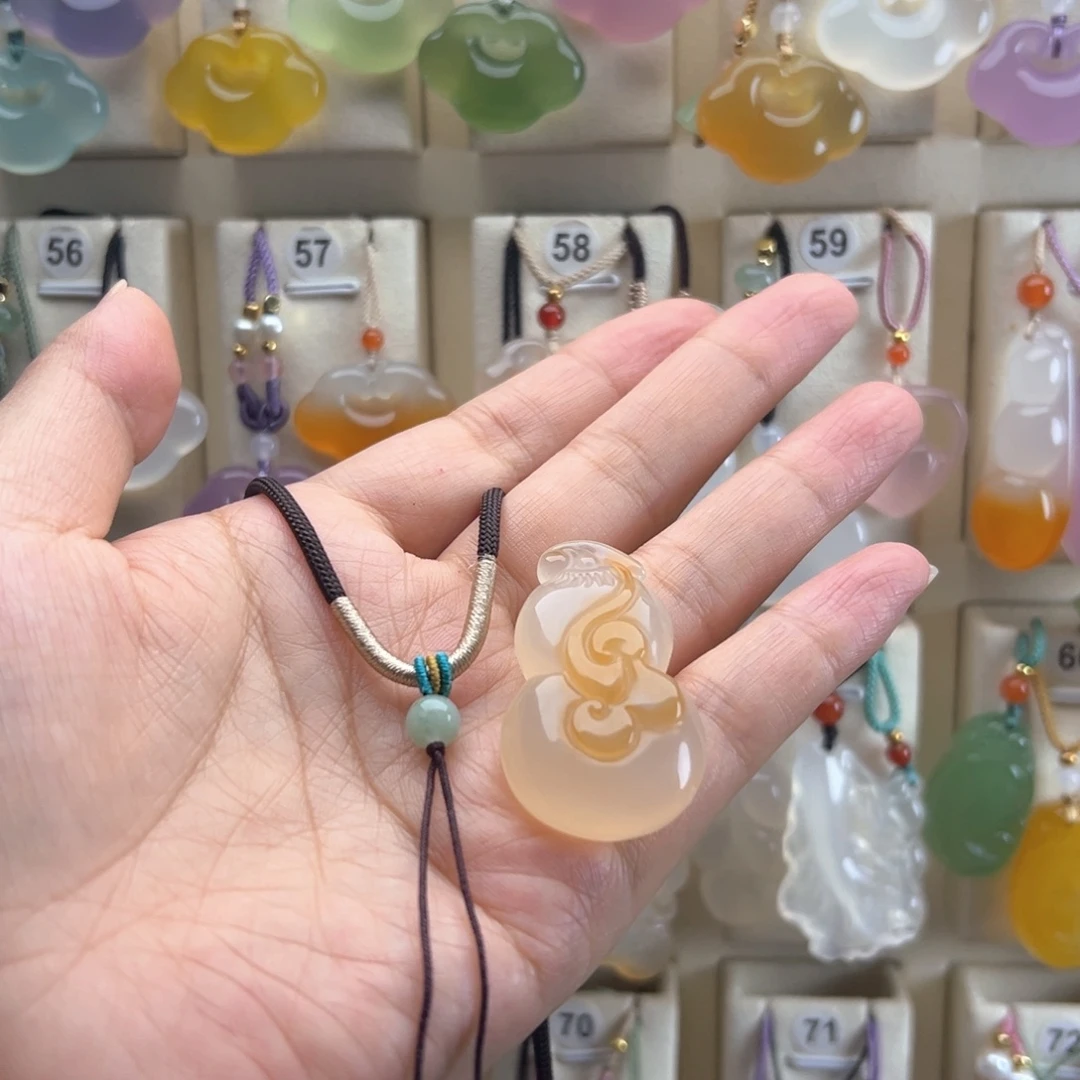 梅***雪玛瑙/玉髓颈饰未镶嵌