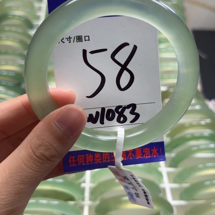 天***涯蛇纹石玉未镶嵌手镯