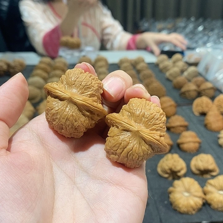 桃核吊坠山地血麒麟