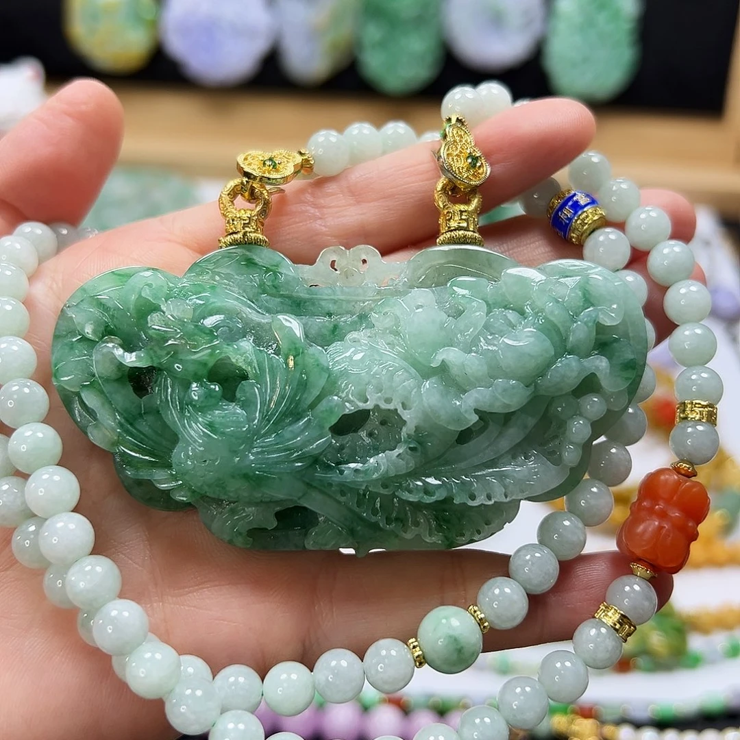 翡翠未镶嵌颈饰吊坠