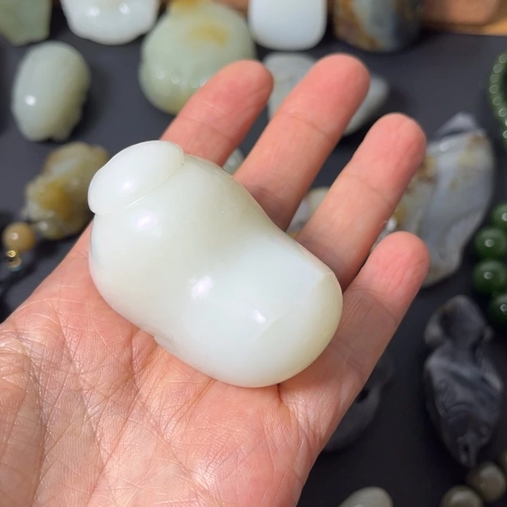 和田玉（白玉）未镶嵌把件