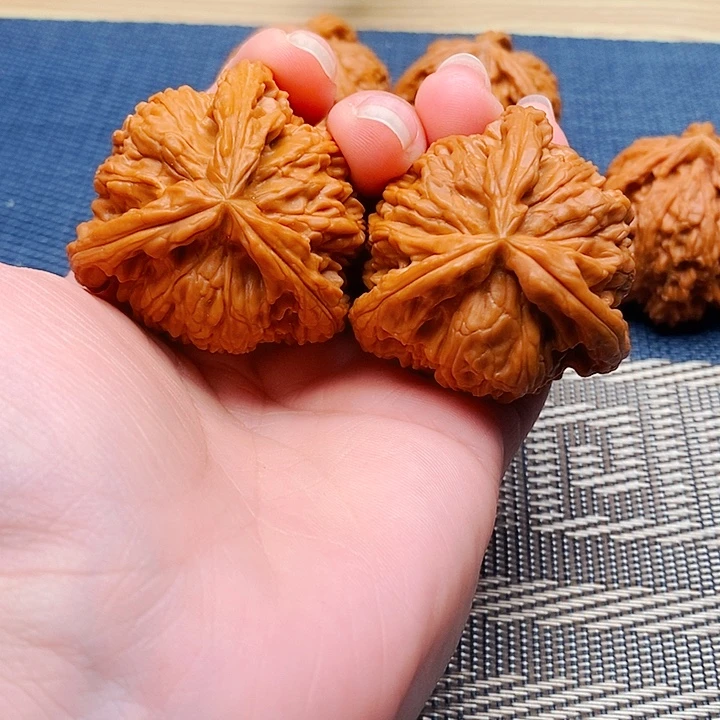 幸***田文玩核桃吊坠三棱