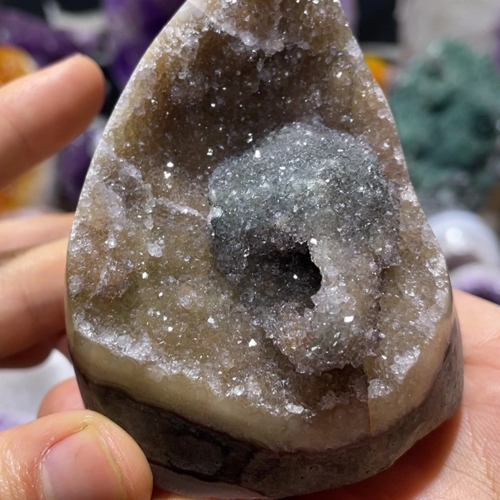 紫晶未镶嵌大型摆件（非配饰）