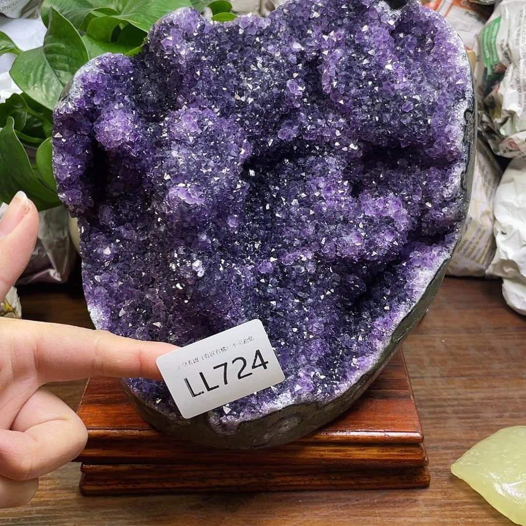 未镶嵌水晶大型摆件（非配饰）