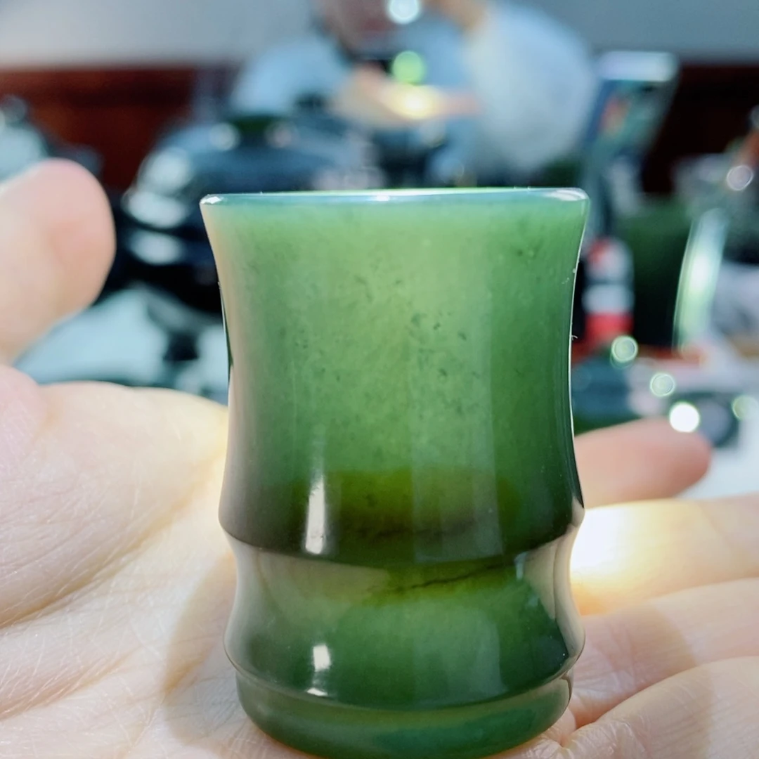 未镶嵌和田玉摆件微瑕