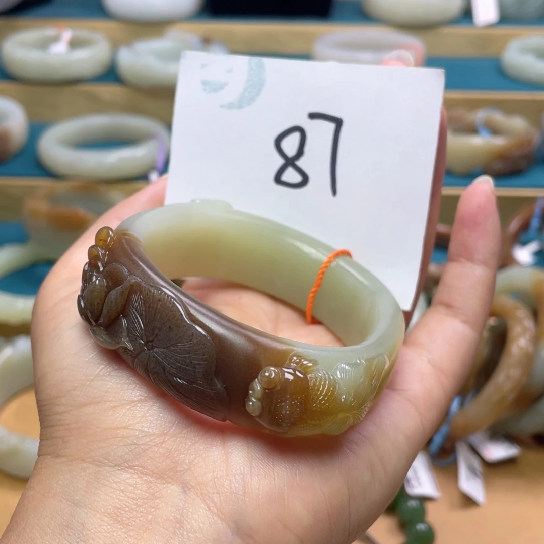 未镶嵌手镯（贵妃镯）和田玉
