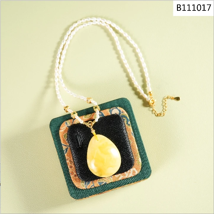 【高端精品】水滴形/蜜蜡吊坠    B111017