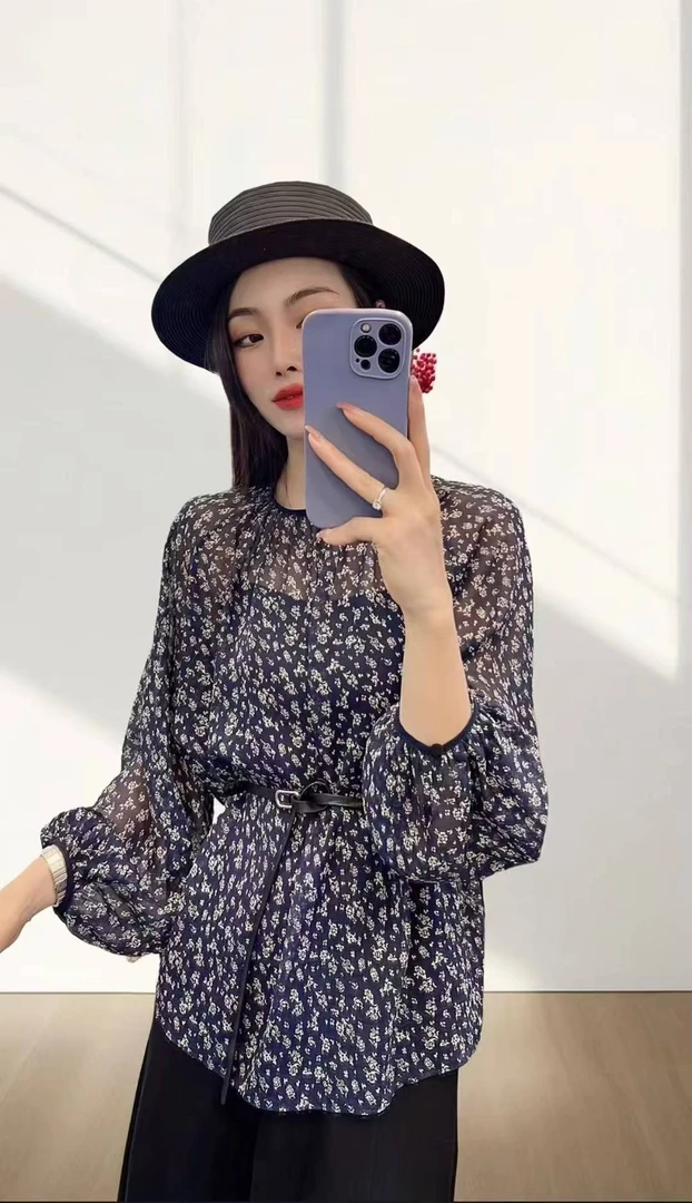 丽景2025夏季灯笼袖圆领桑蚕丝透气舒适女印花气质高级衬衣透气