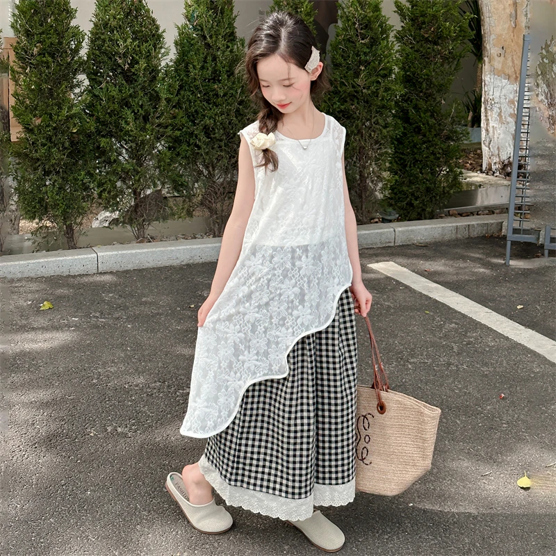 2025夏季新款女童中大童洋气时尚钩花罩上衣背心格子花边直筒裤潮