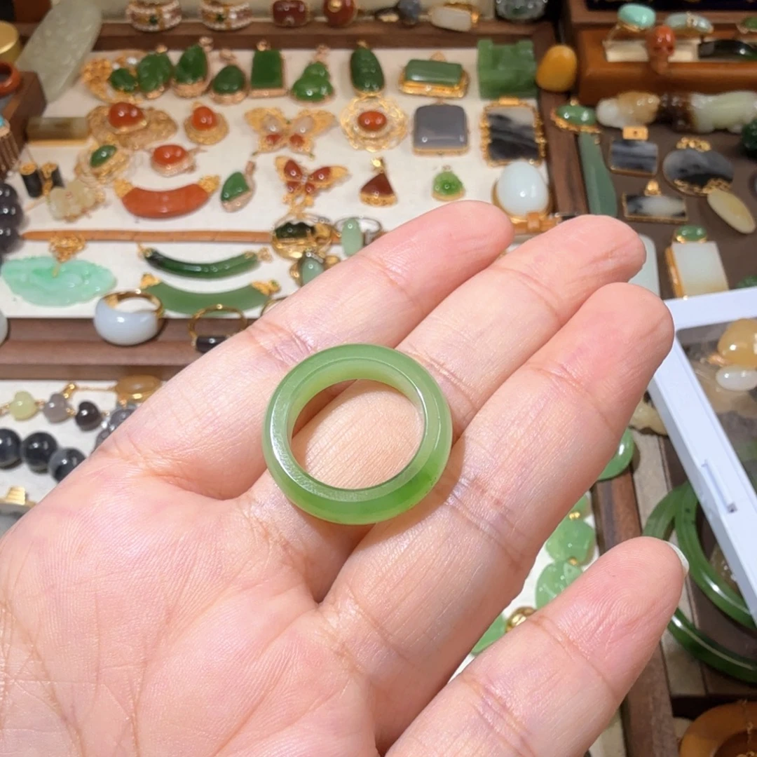 潦***贵和田玉（碧玉）未镶嵌戒圈