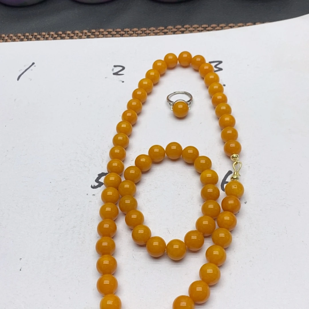 未镶嵌石英质玉珠宝奇石