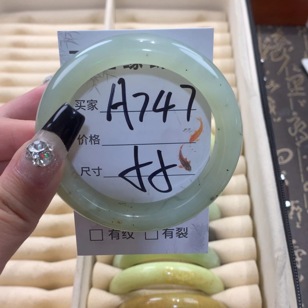 【闪购商品】未镶嵌蛇纹石玉手镯