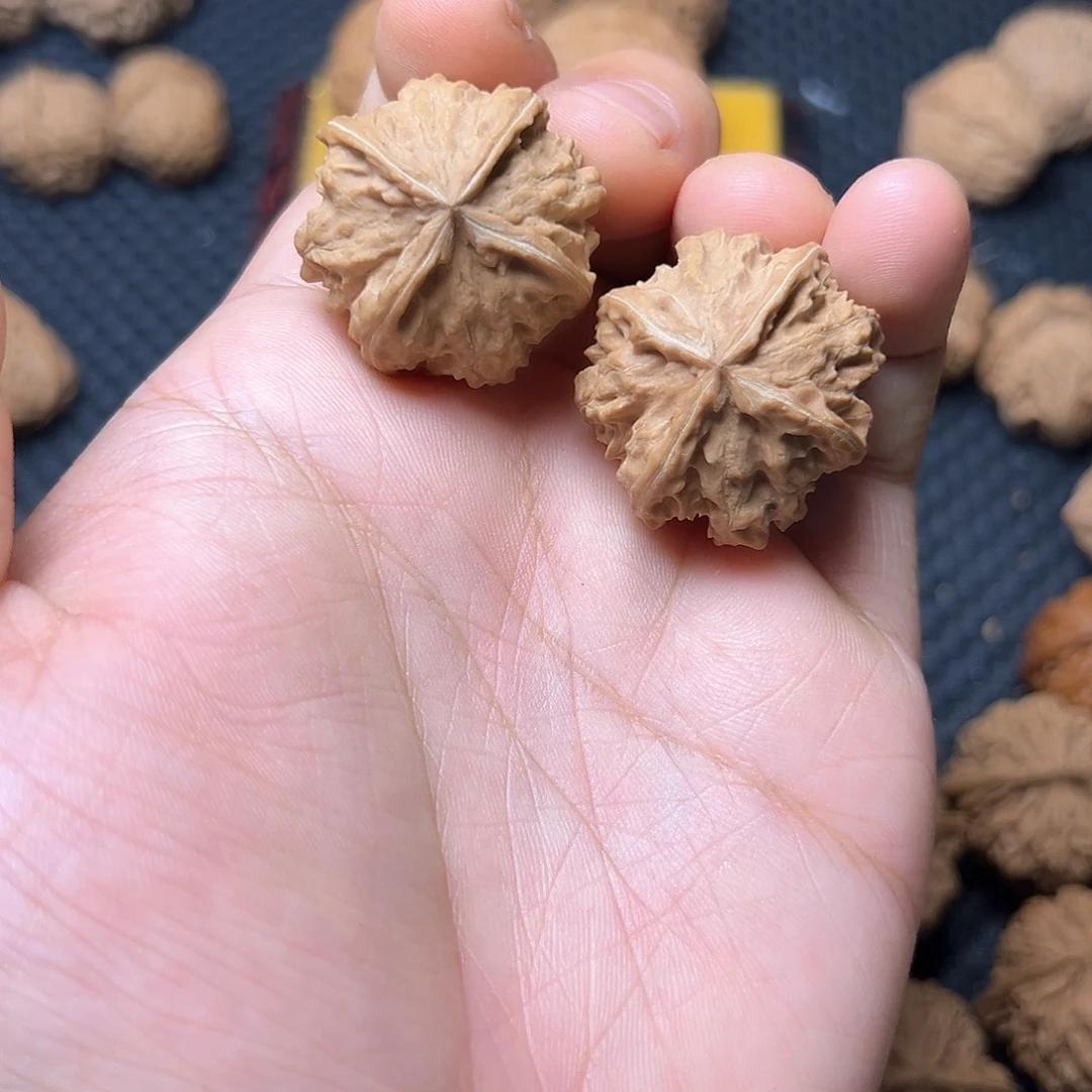 文玩核桃吊坠四棱