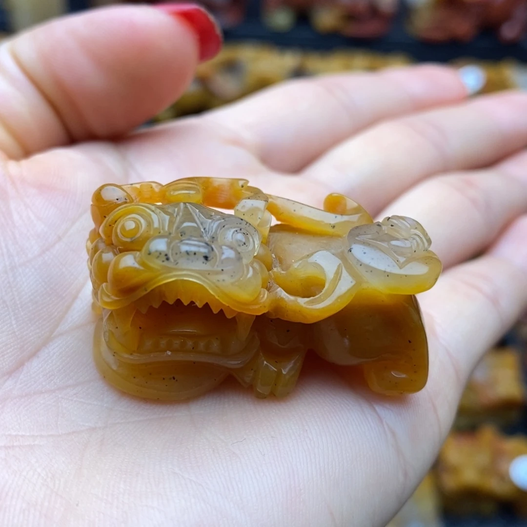 石英质玉（黄龙玉）未镶嵌颈饰