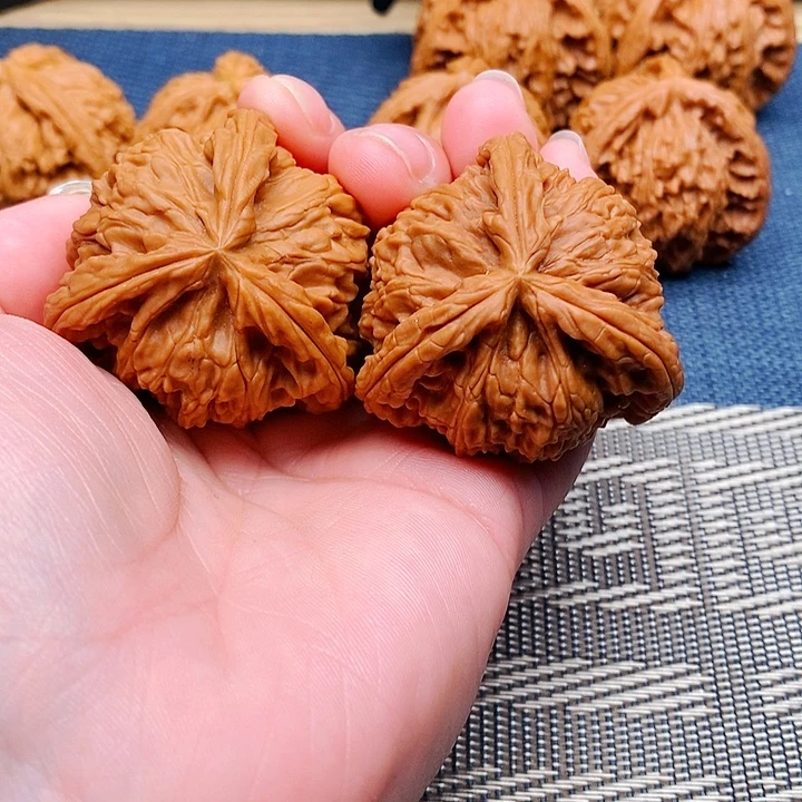 冷***神文玩核桃吊坠三棱