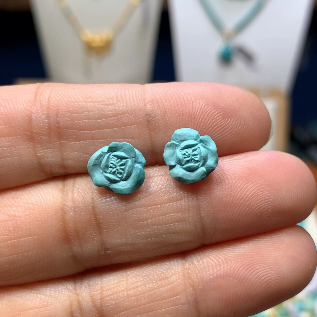 18K金镶嵌绿松石耳钉