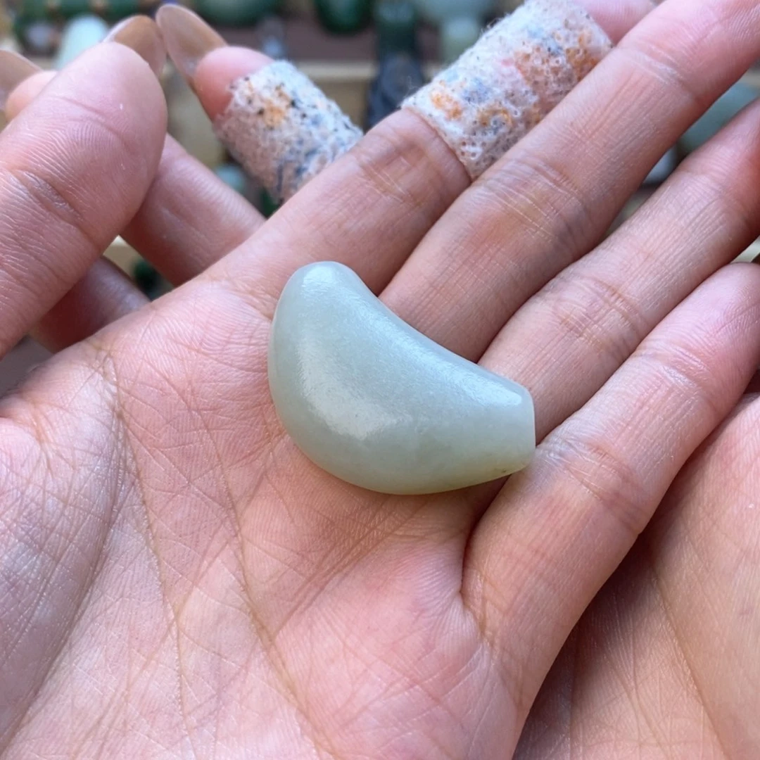 和田玉颈饰未镶嵌灿**花