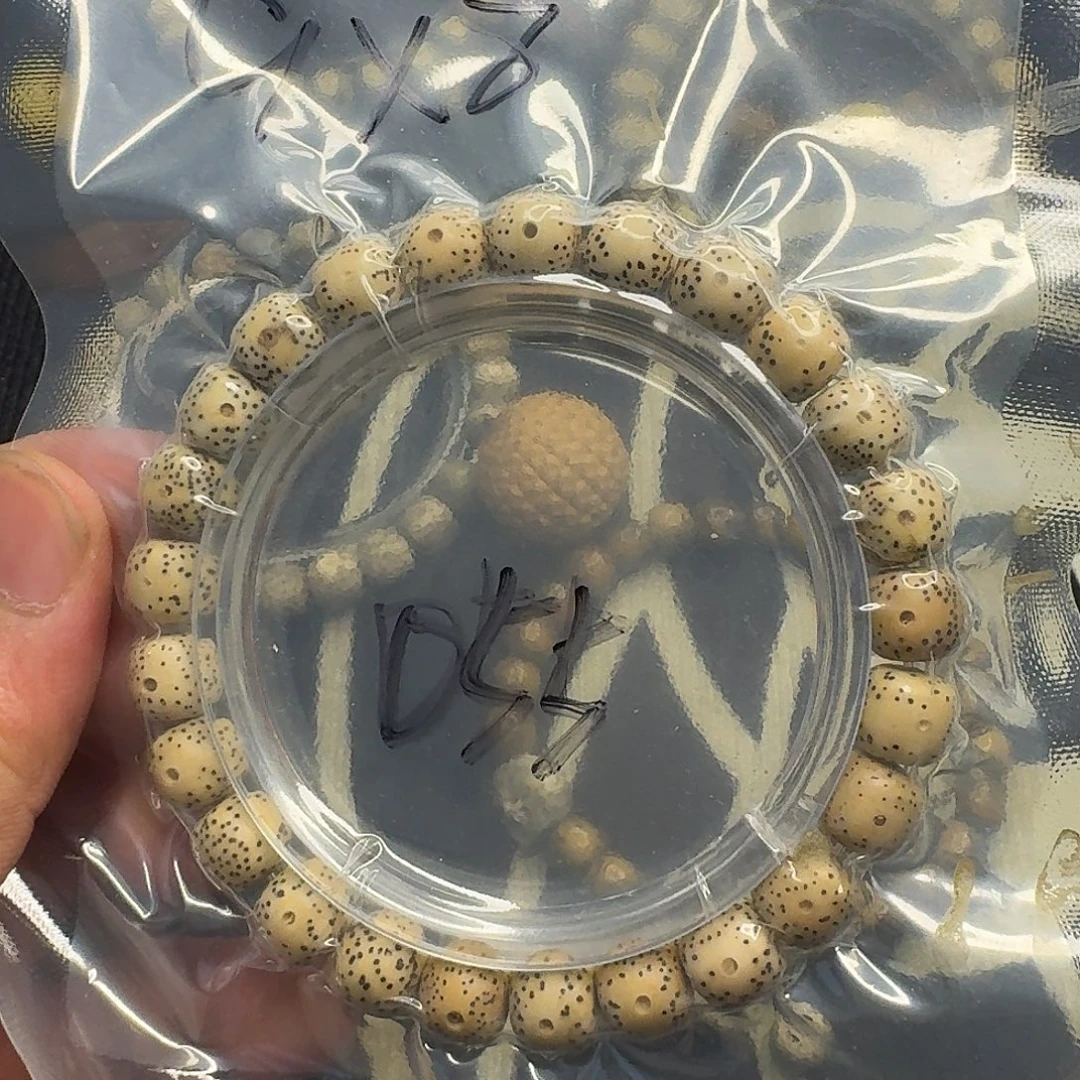 手串星月菩提鸡油黄055