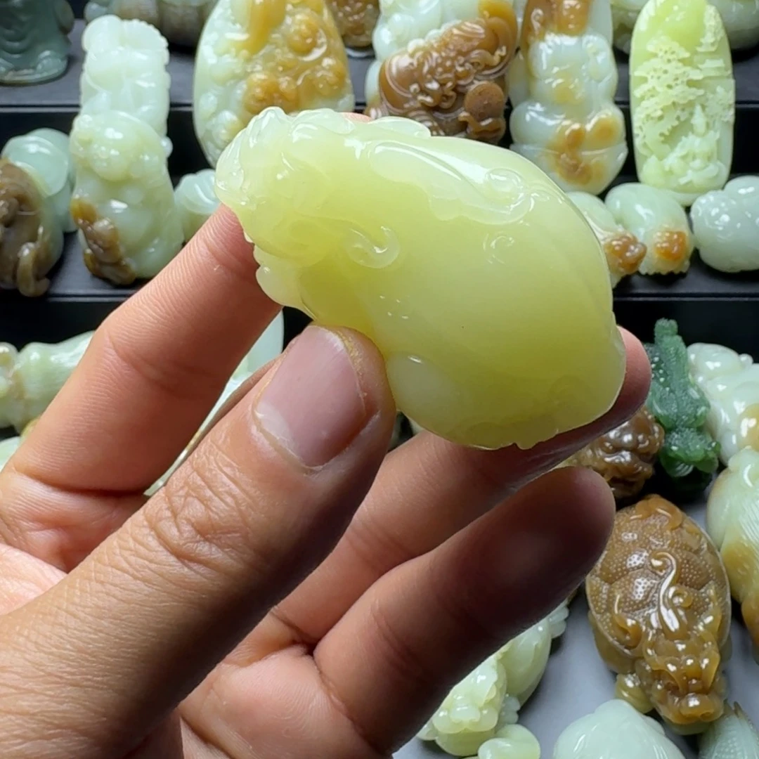 和田玉把件未镶嵌黑*