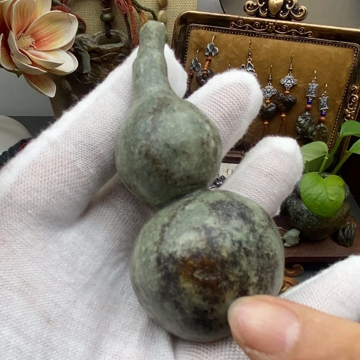 未镶嵌岫岩河磨玉（透闪石质玉）挂件