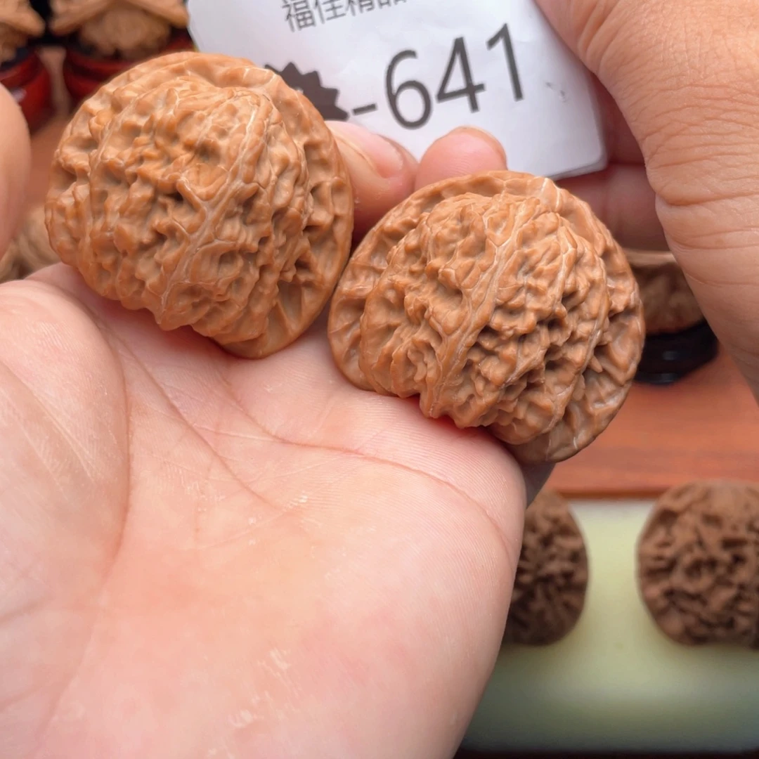 把件文玩核桃山地三角白42尺全品