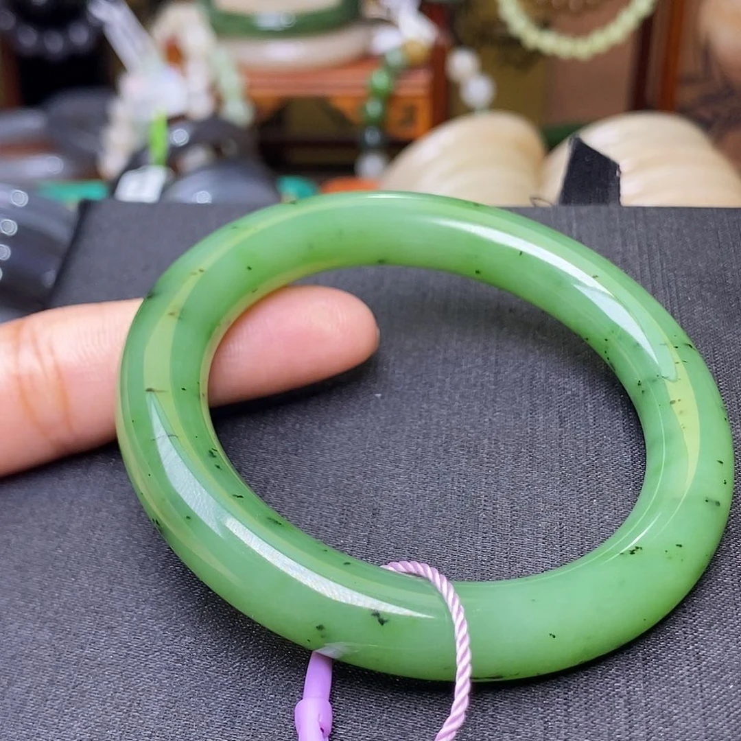 和田玉未镶嵌颈饰乌兰海猕猴桃苹果绿收藏手镯54.5圈