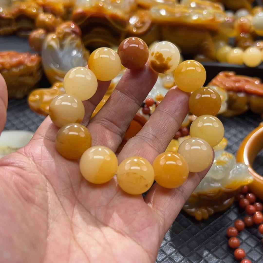 颈饰未镶嵌石英质玉