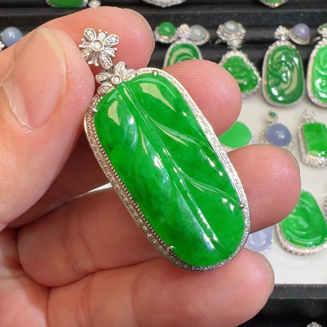 翡翠吊坠(不含链)18K金镶嵌