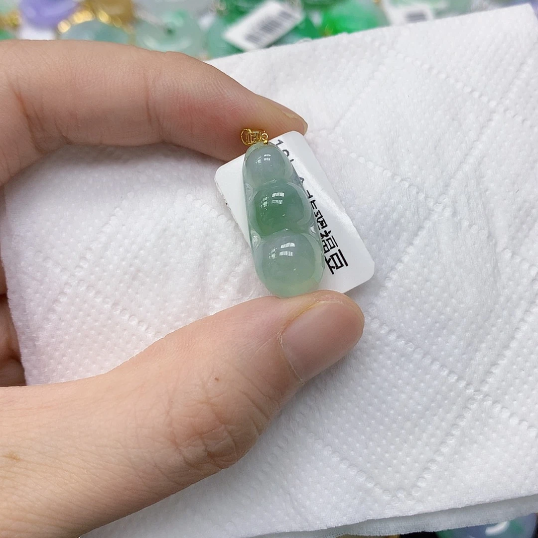 翡翠18K金镶嵌颈饰13457889999