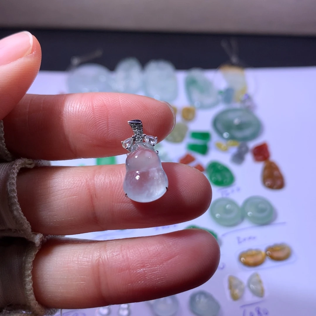 翡翠未镶嵌耳饰葫芦