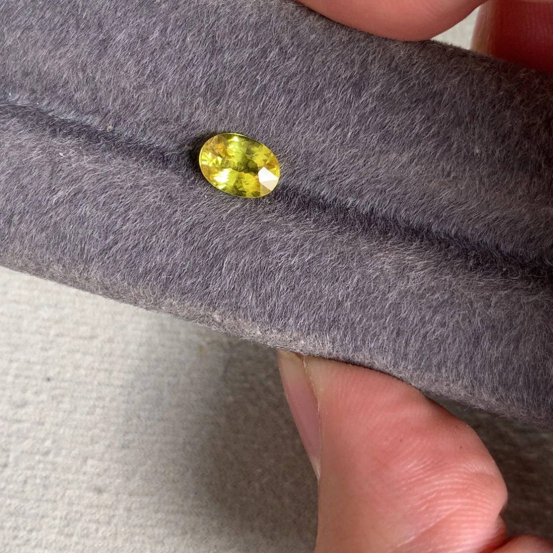 蓝宝石裸石1.38 斯里兰卡 金丝雀