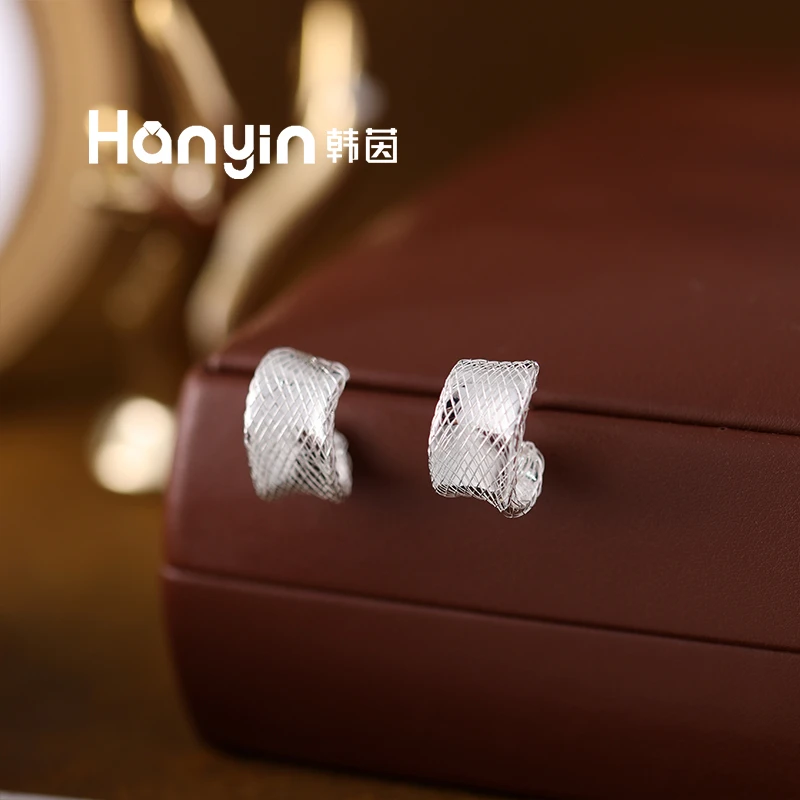 铜合金耳饰 925银针重工精致轻奢高级感菱格C形耳钉