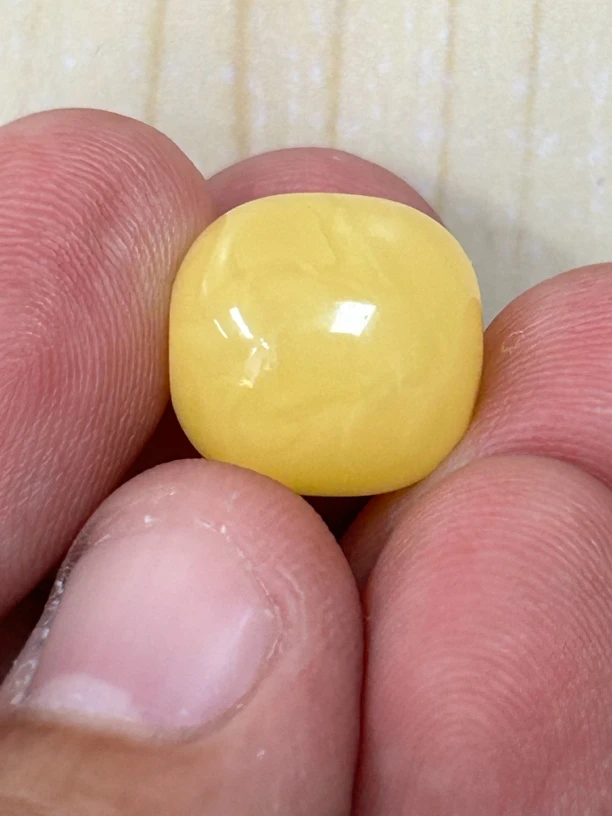 俄料鸡油黄13.6x13.9加1.67克老型单打孔地方有红皮