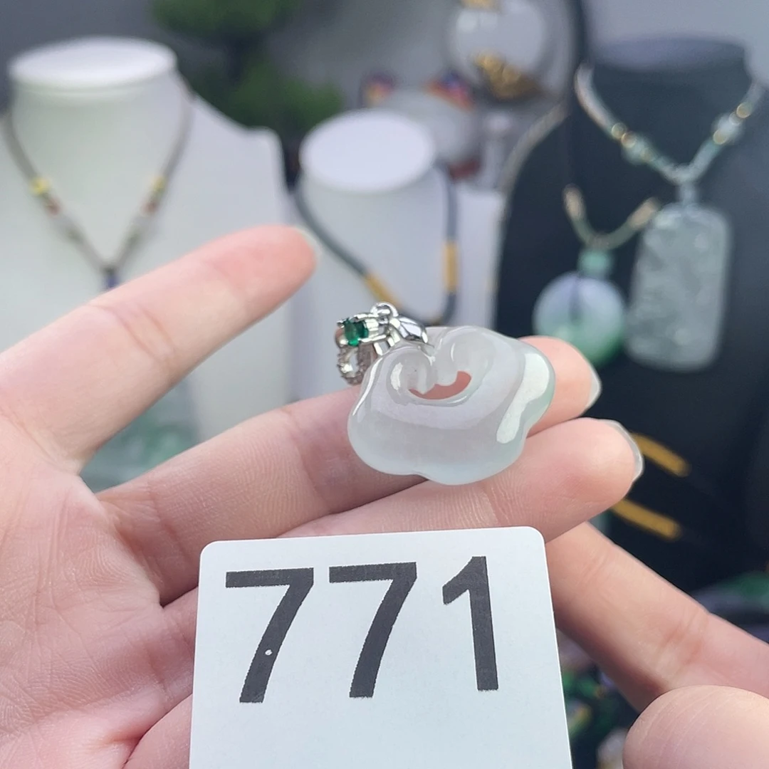 翡翠未镶嵌吊坠(赠链)