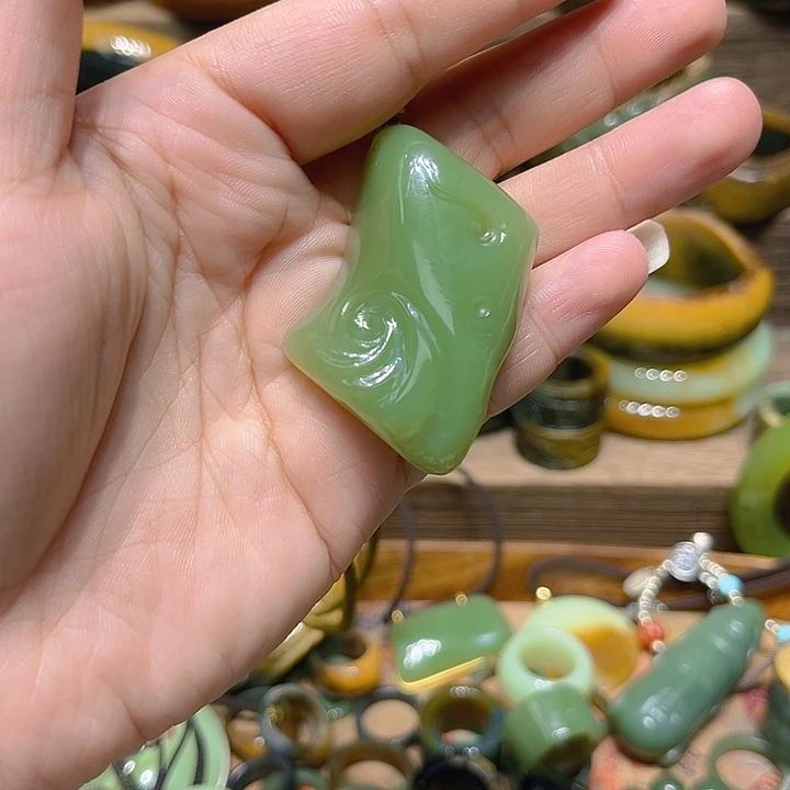 星***光岫岩老玉（透闪石质玉）未镶嵌颈饰