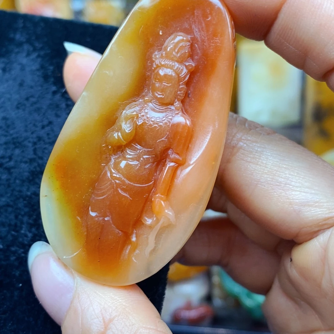 未镶嵌石英质玉（黄龙玉）颈饰