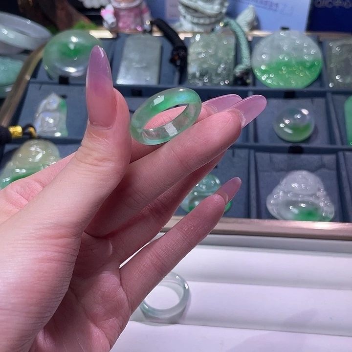 翡翠未镶嵌颈饰6号