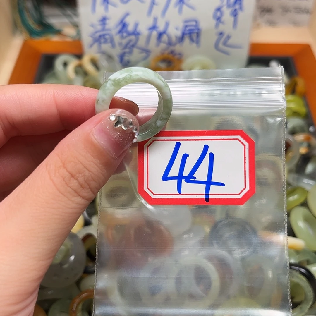 未镶嵌蛇纹石玉珠宝奇石