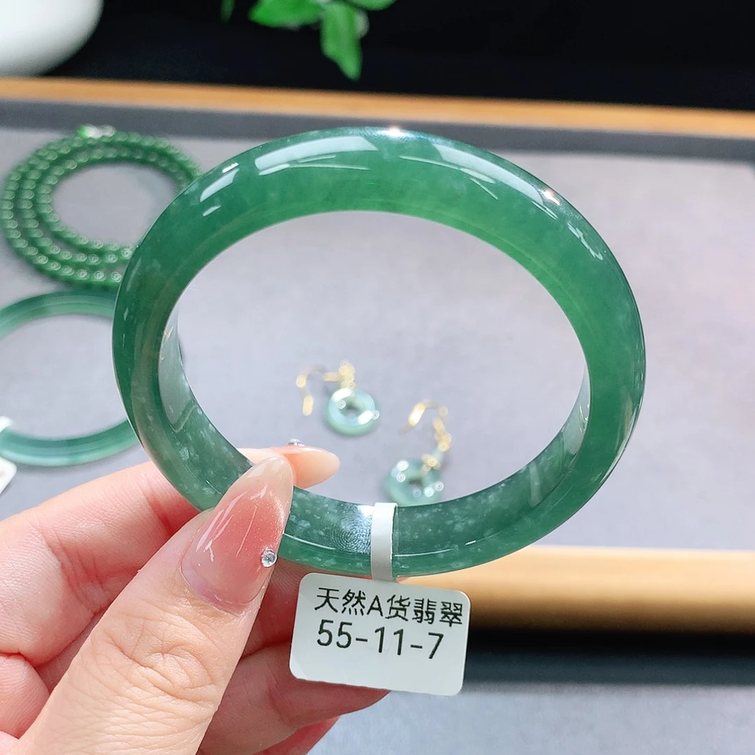 未镶嵌手镯（圆镯）翡翠