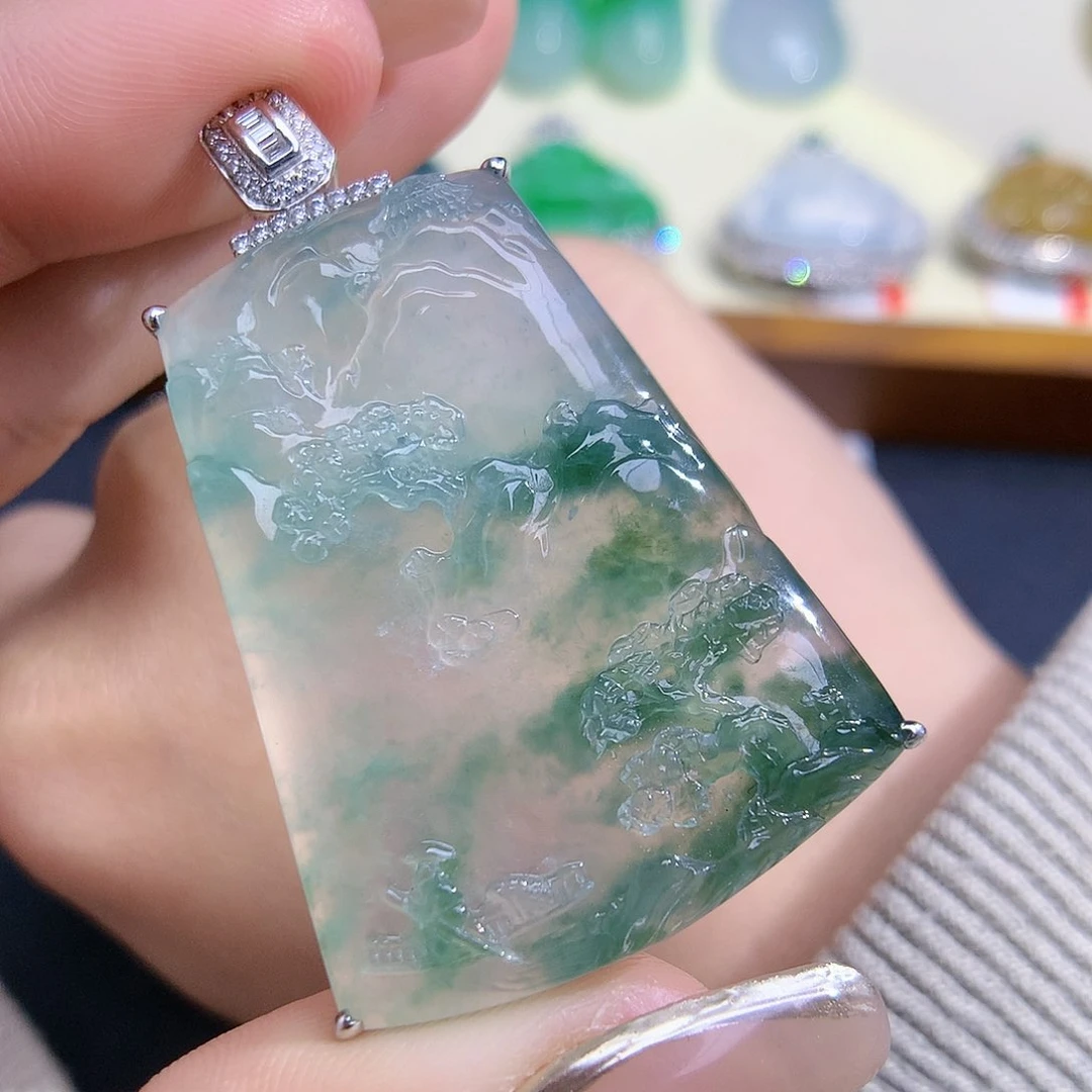 翡翠颈饰18K金镶嵌山水