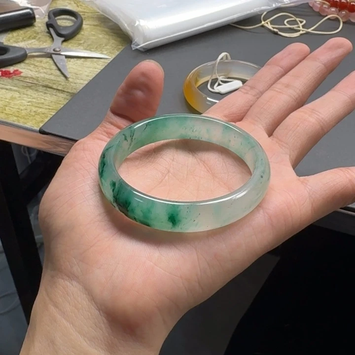 石英质玉手镯未镶嵌不***?13