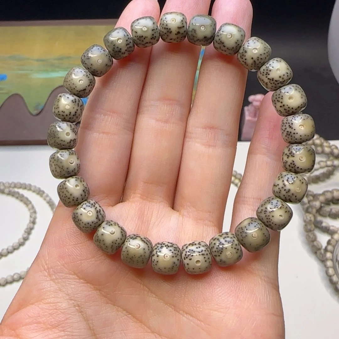 吊坠星月菩提石玉绿包白黄金瞳细星9×8