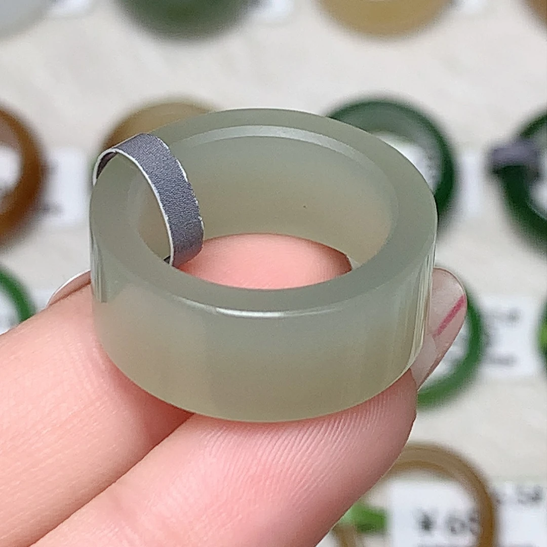 未镶嵌戒指和田玉