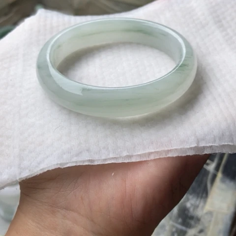 琴***姐未镶嵌手镯石英质玉（金丝玉）