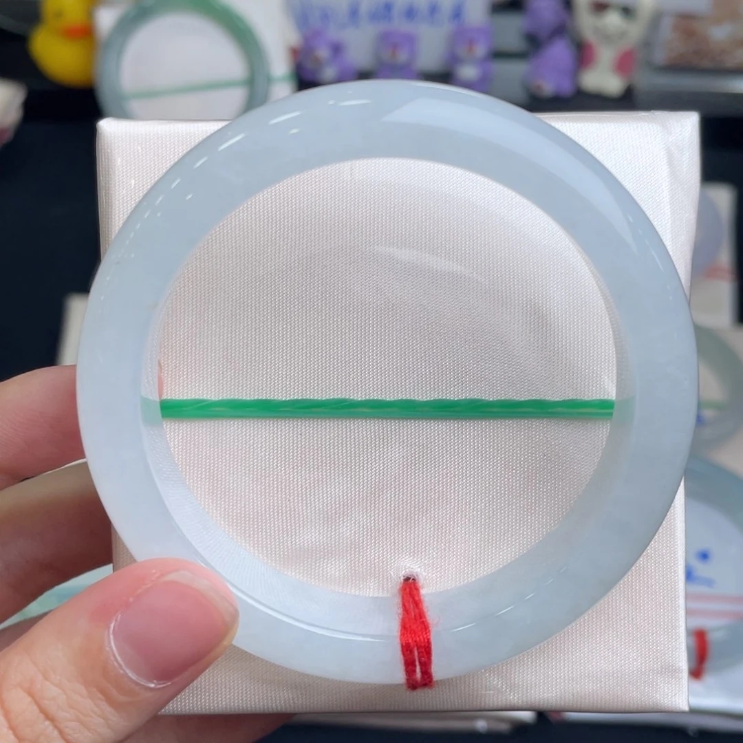 翡翠手镯未镶嵌翡翠