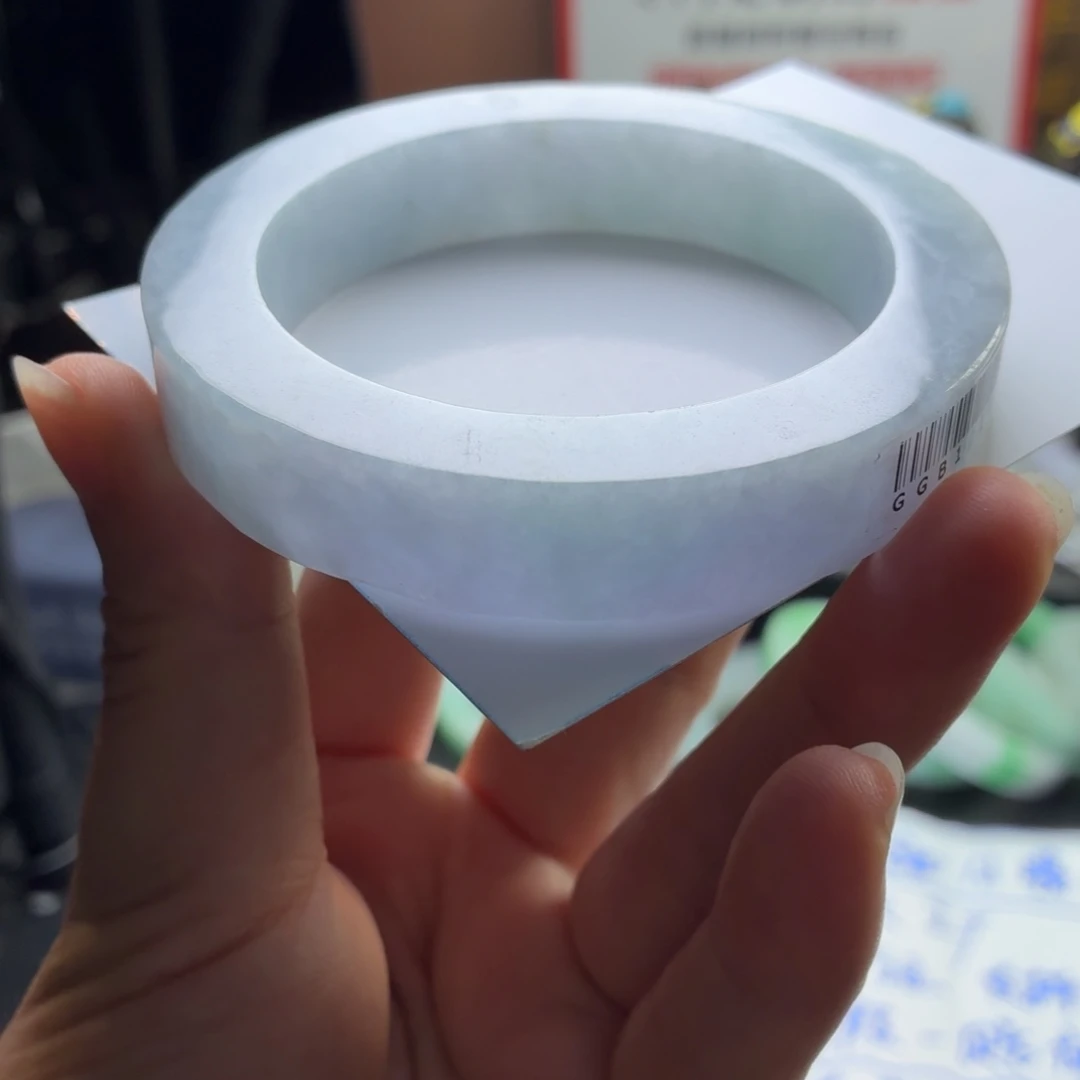 定制翡翠未镶嵌翡翠手镯多样性发一