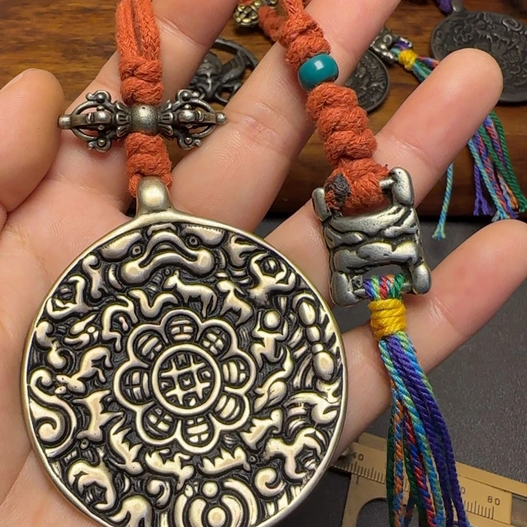 苗***友泥塑藏传牌子…………